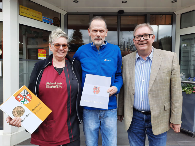 Elisabeth und Klaus Blug gemeinsam mit Ortsvorsteher Fred Metschberger (Foto: Florian Wagner)